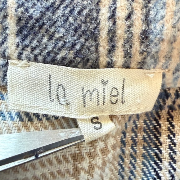 La Miel Blue Cream Plaid Button Down Shacket Frayed Raw Hem Small Oversized - Picture 3 of 8